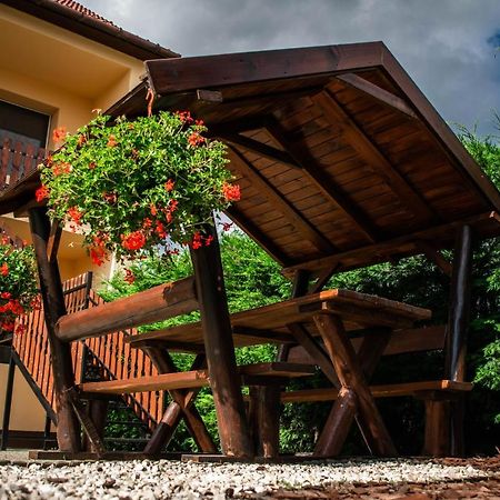 Monika Vendeghaz Hotel Morahalom Ngoại thất bức ảnh