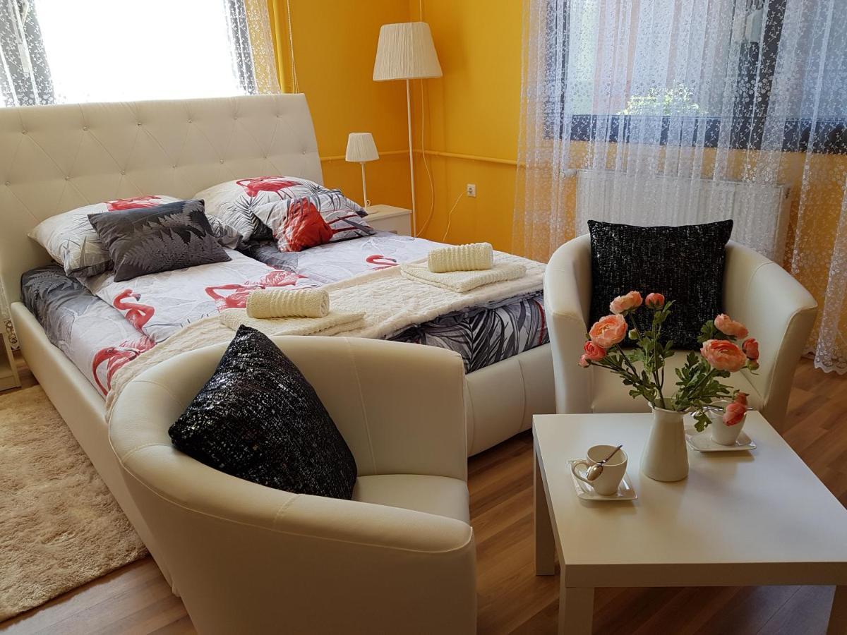 Monika Vendeghaz Hotel Morahalom Ngoại thất bức ảnh