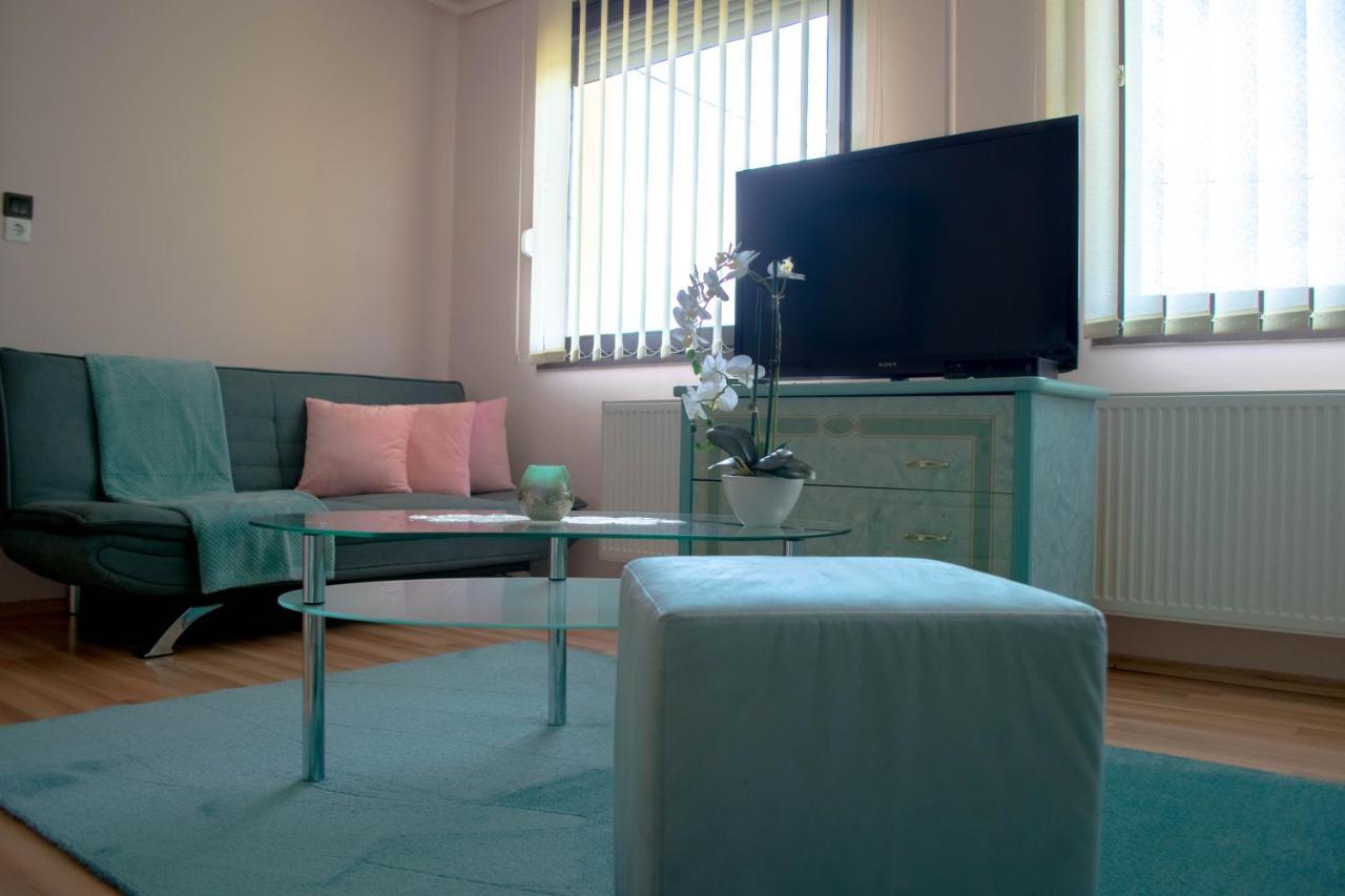 Monika Vendeghaz Hotel Morahalom Ngoại thất bức ảnh
