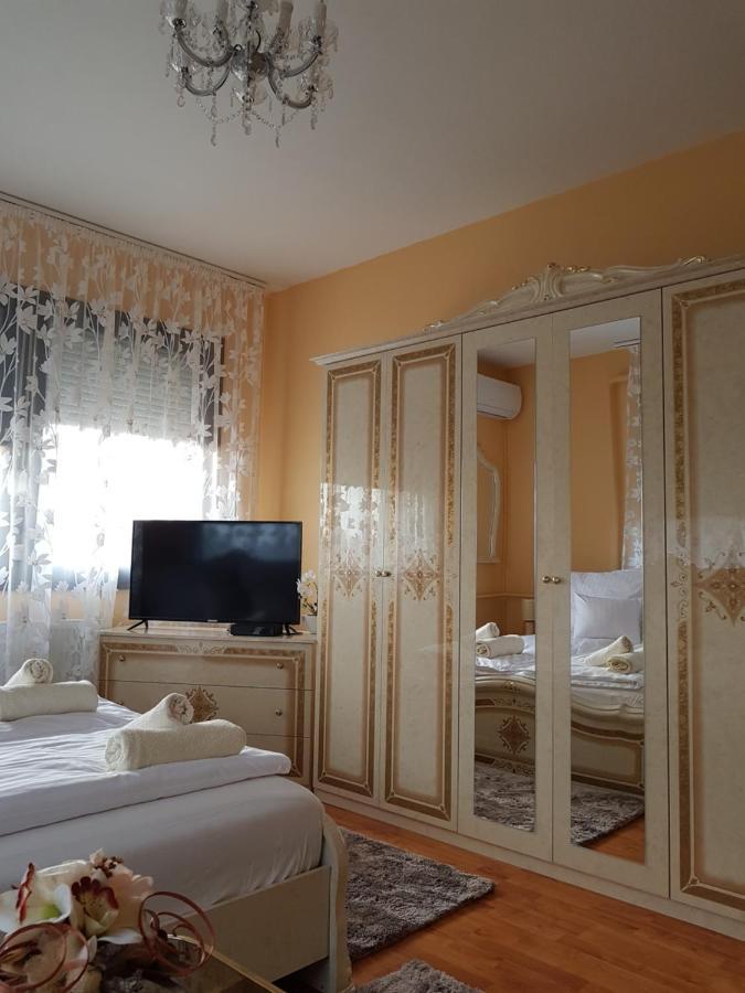 Monika Vendeghaz Hotel Morahalom Ngoại thất bức ảnh