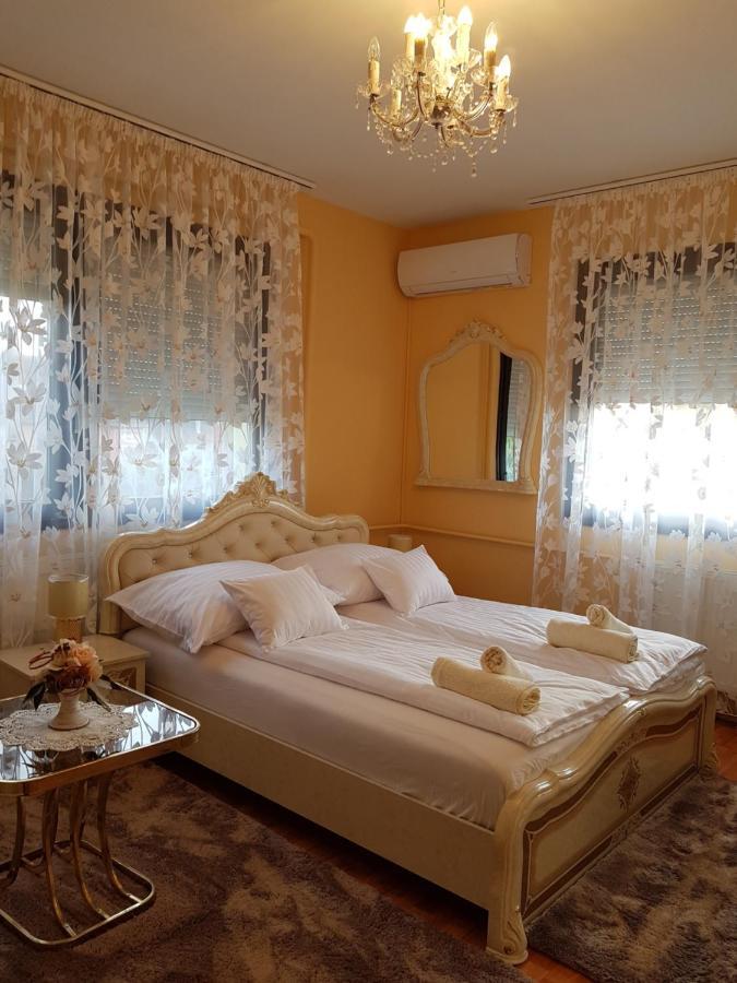Monika Vendeghaz Hotel Morahalom Ngoại thất bức ảnh